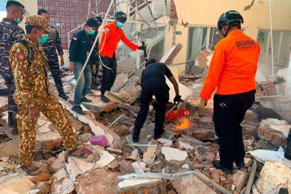 Earthquake in Indonesia causes two deaths and tsunami alerts