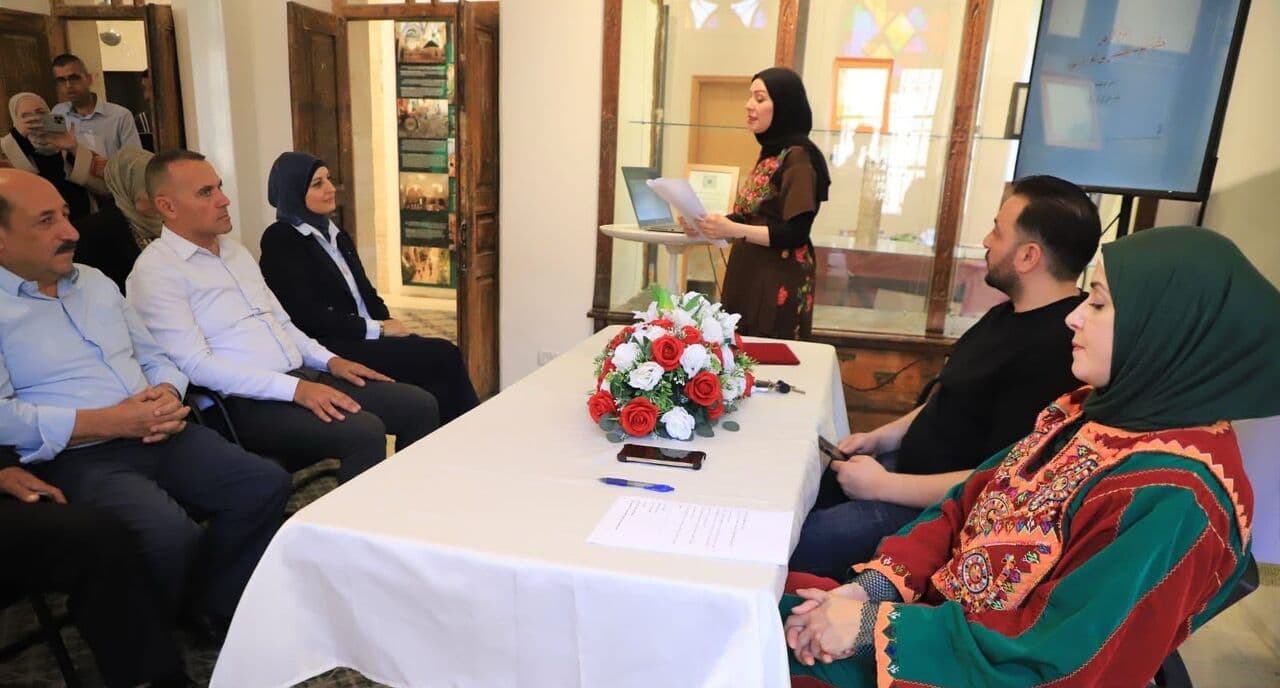 Hebron Hosts Seminar on Palestinian Dress