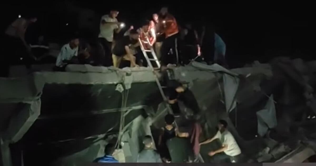 Gaza Building Collapse Rescues 9 Martyrs