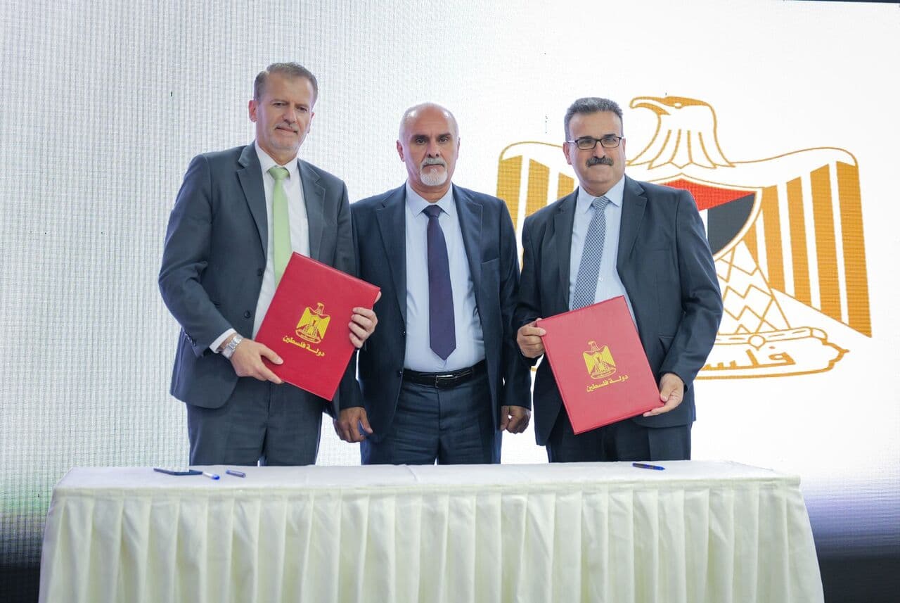Oxfam and Agriculture Ministry to end Palestine insurance project