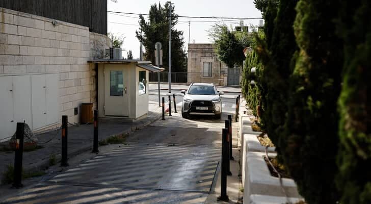 Sa'ar notes exit of UK diplomats from Jerusalem