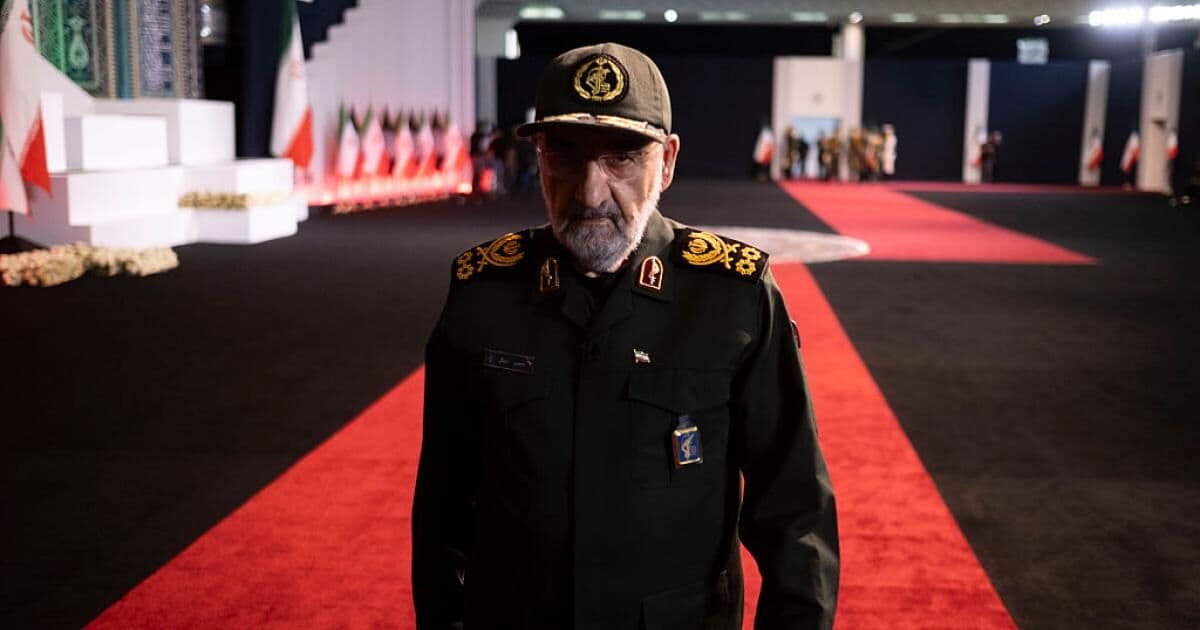 طهران تهدد بإغلاق مضيق هرمز