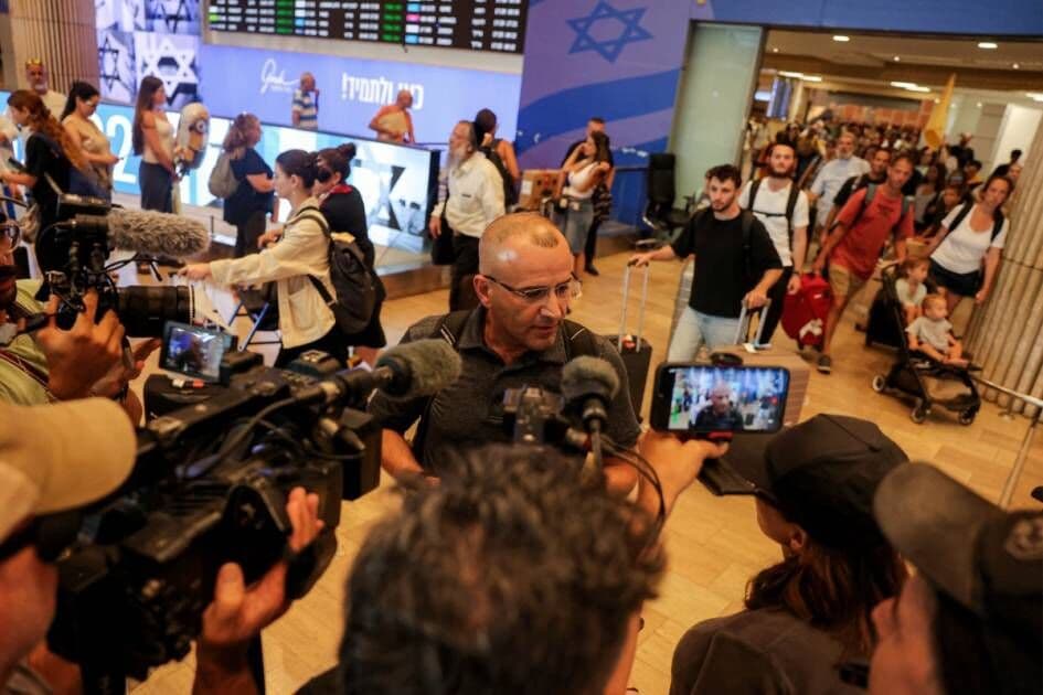 فلسطيني أمريكي يطلب حماية من مستوطني نابلس