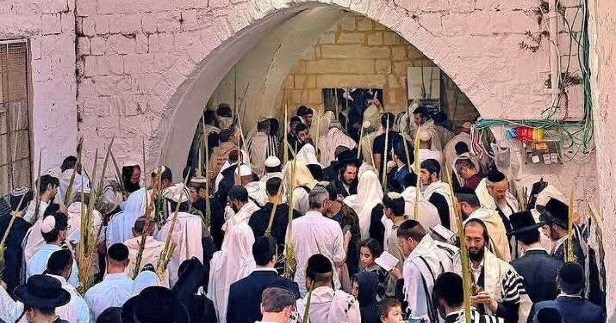 Settlers breach Joseph's Tomb in Nablus