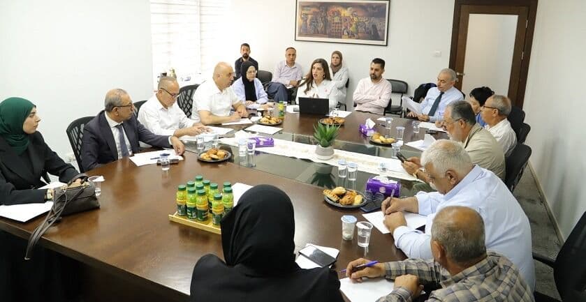 Internal workers' crisis needs national talks and aid