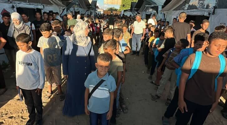 آلاف الطلاب في غزة يعودون للمدارس بعد توقف ثلاث سنوات
