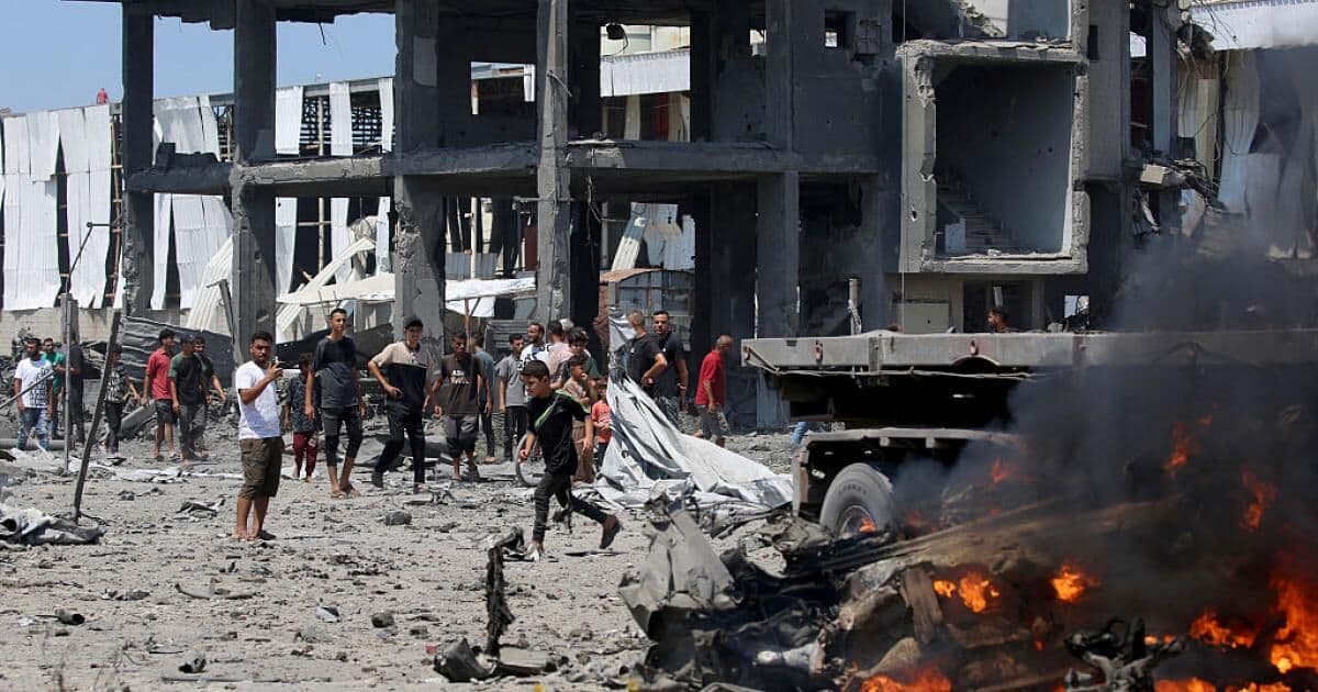 ألبانيزي يطالب بحماية دولية للفلسطينيين