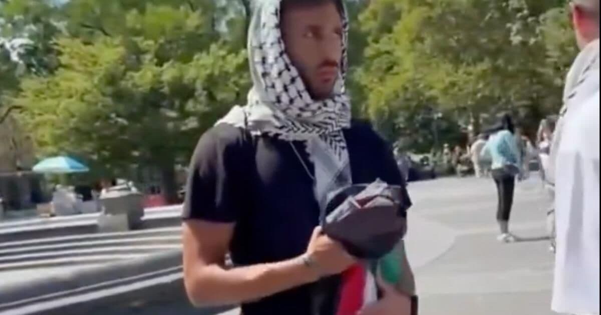 حيلة الكوفية: جنود إسرائيليون يختطفون جامعة كولومبيا