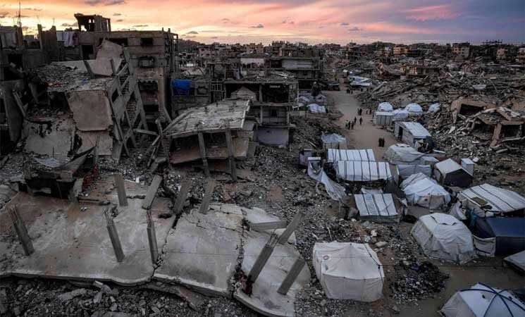 إصابة عائلة فلسطينية بقصف مدرسة في خان يونس