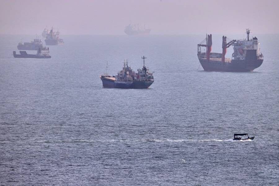 Tehran urges reopening Strait of Hormuz