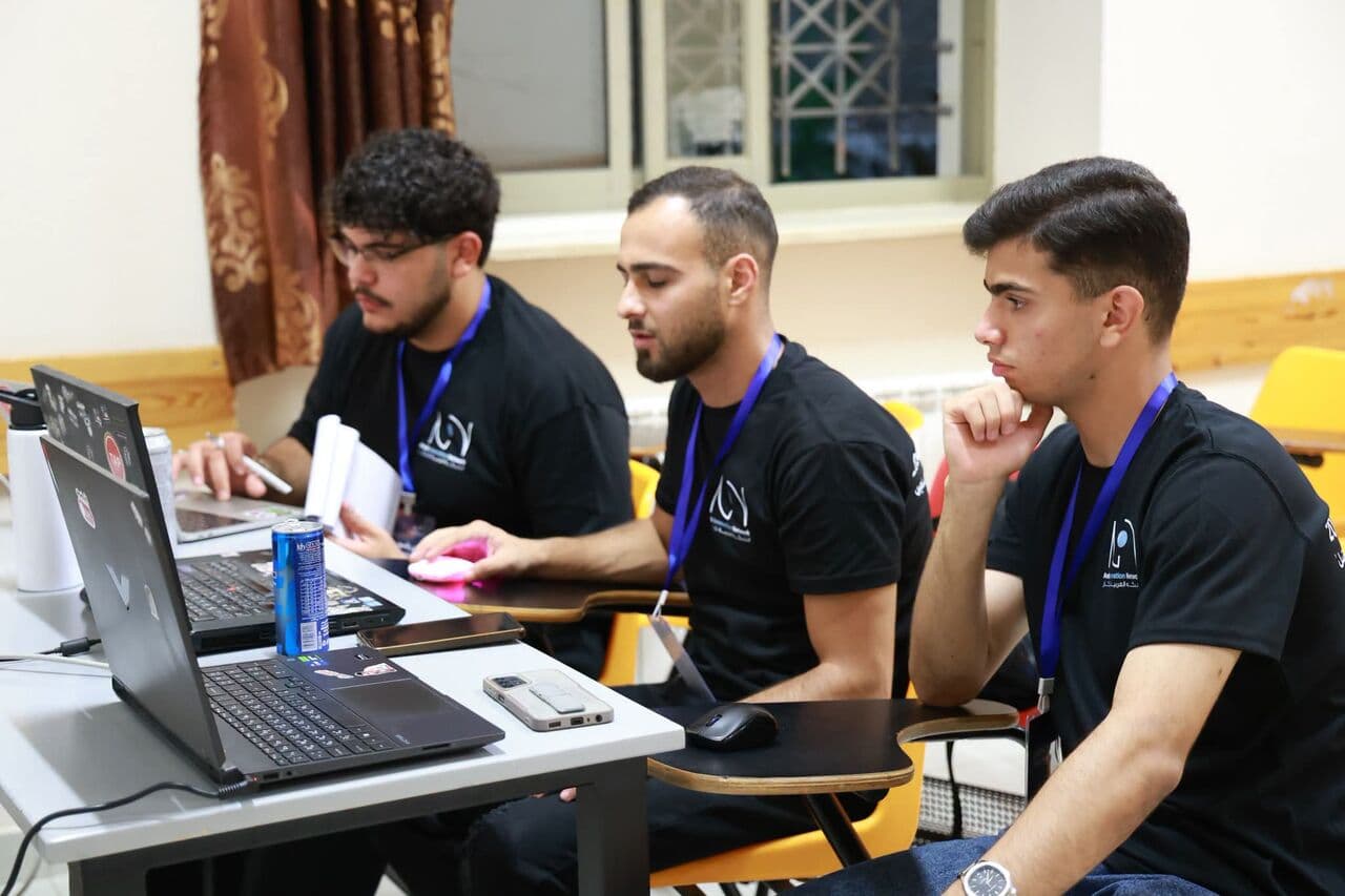 جامعة القدس تبرز في هاكاثون تحديات عينك 2026