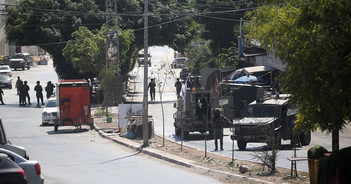 تصاعد الأحداث في الضفة باحتجاز فلسطينيين واعتداءات على مصنع برام الله