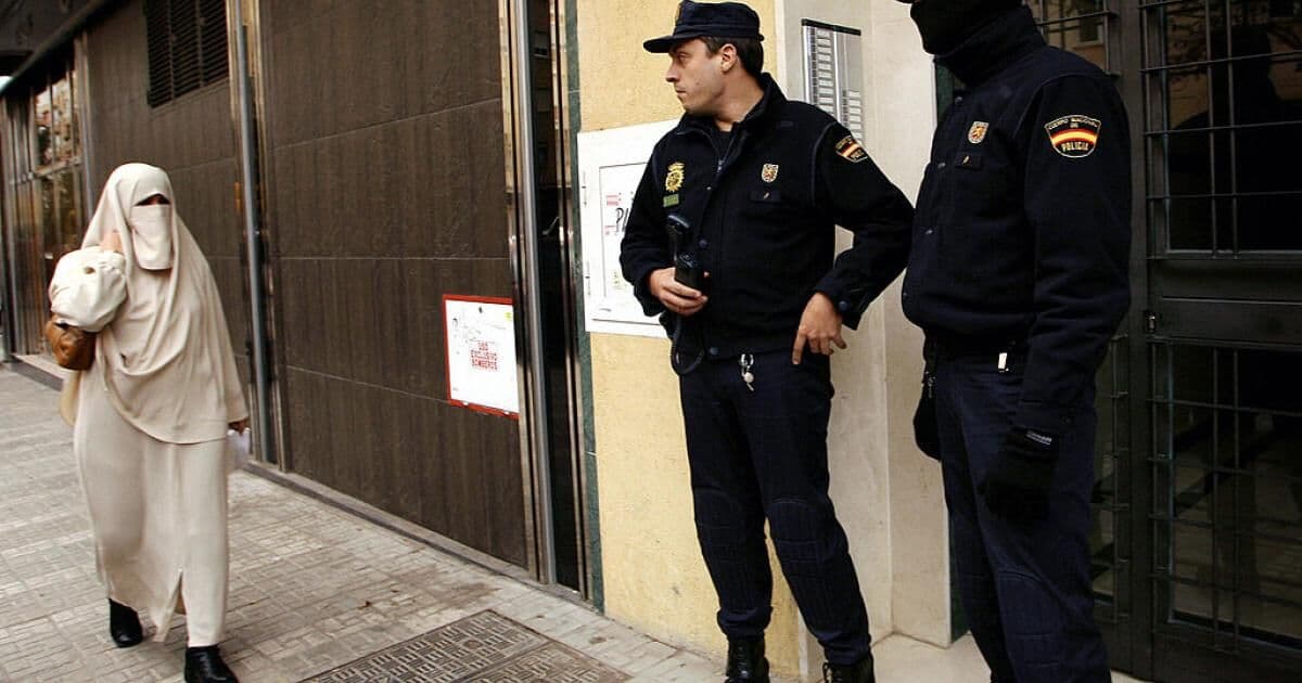 Laredo enforces face covering ban
