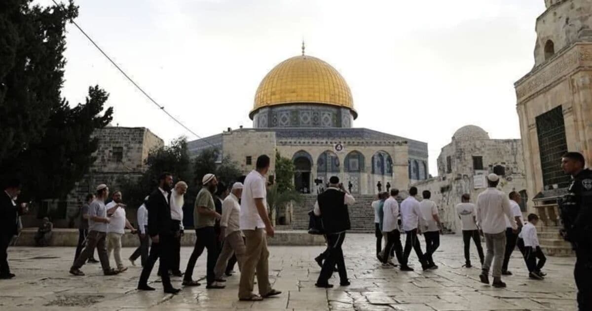 القدس: اقتحامات واسعة واستفزازات