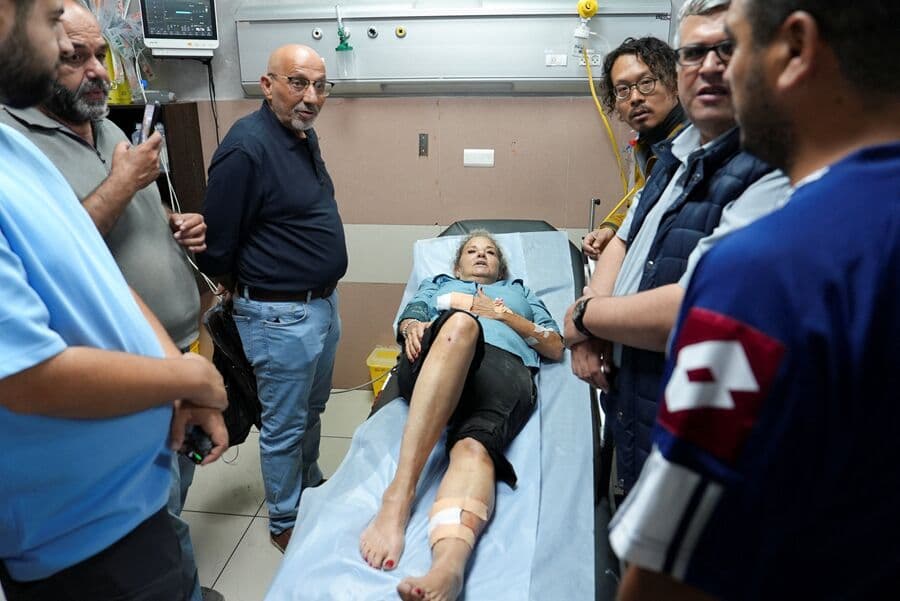 10 settlers detained after attacks on diplomats