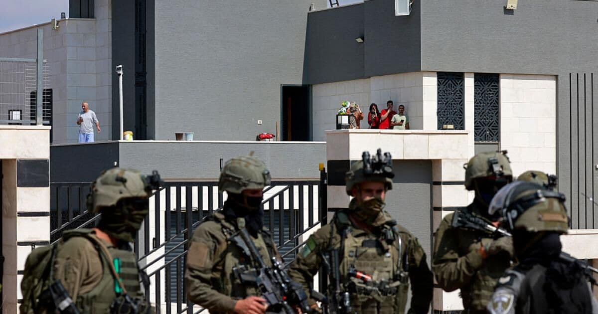 تحذيرات فلسطينية من نقل صلاحيات القانون للشرطة في الضفة