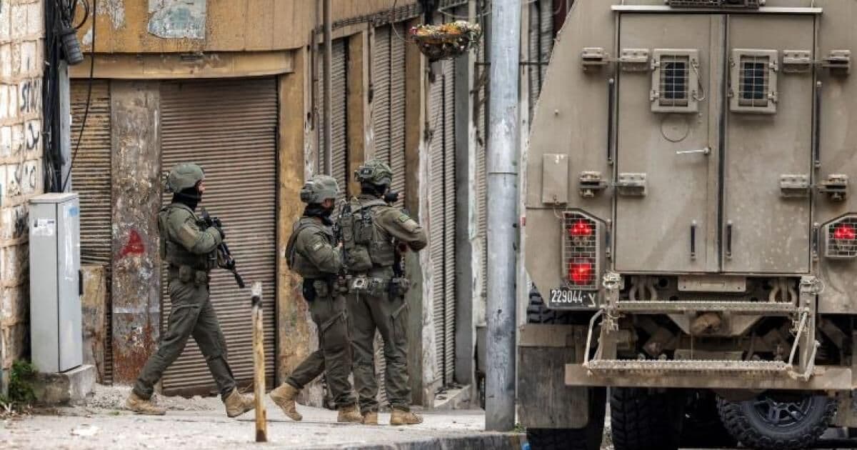 عائلة تنجو من حريق متعمد وارتفاع التوتر في الضفة