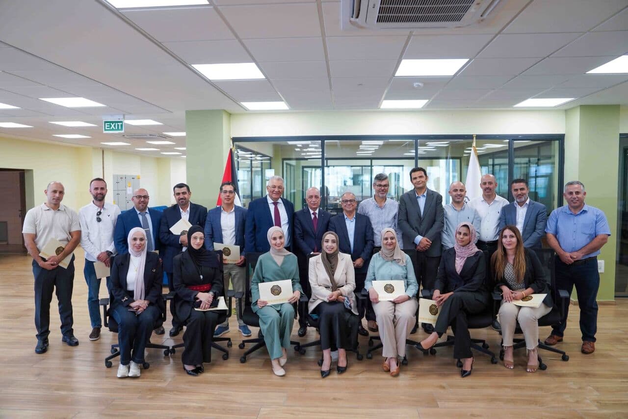 جامعة القدس ورجال الأراضي يعززون الشراكة