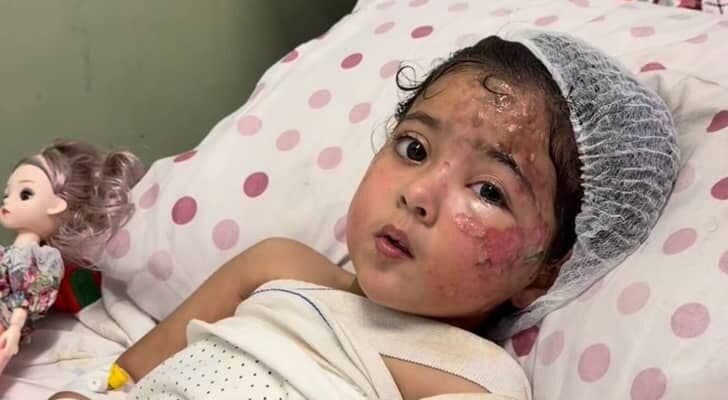 Gaza child Maryam loses mother in shelling
