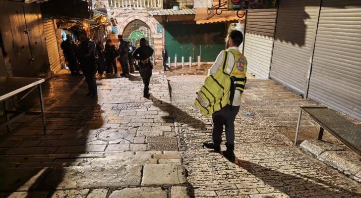 الاحتلال يطلق النار على شاب في باب العامود بزعم محاولة طعن
