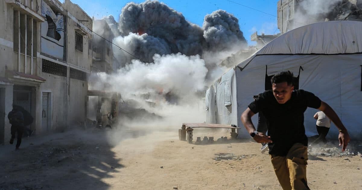 قتلى وجرحى بقصف إسرائيلي على منزل في دير البلح