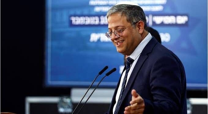 الاحتلال يهدم مجمع الأونروا بكفر عقب ورئيس الوزرائه يطرد الوكالة من القدس