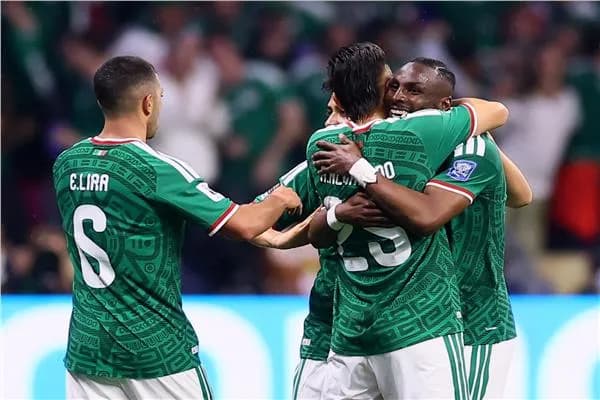 Mexico advances to last 16 after double against Ecuador