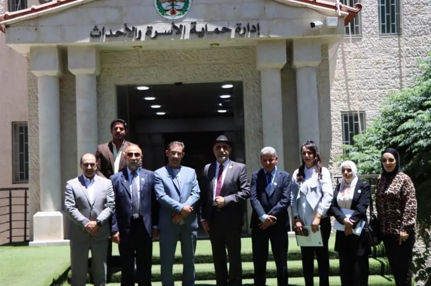 وفد الأردنية لمكافحة المخدرات يزور إدارة حماية الأسرة والأحداث