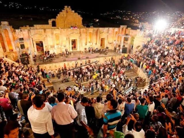 وزير الثقافة يطلع على جاهزية مهرجان جرش