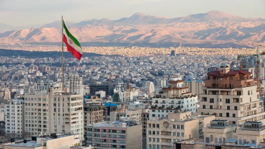 إيران تنفذ إعدامات لمدانين في قتل شرطيين