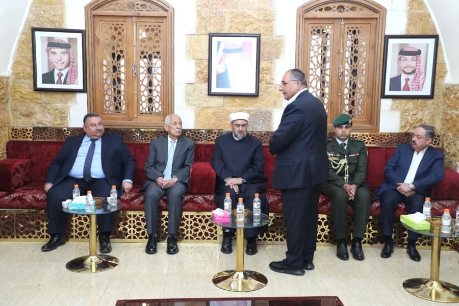 Al-Aisawi extends condolences to Al-Khasawneh and families