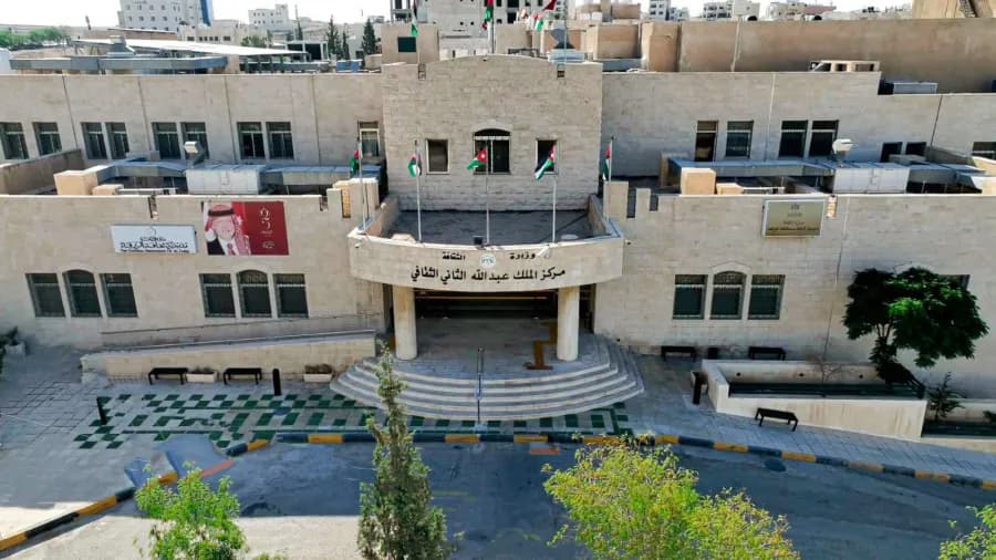 معرض الكتاب في الزرقاء بأسعار مخفضة