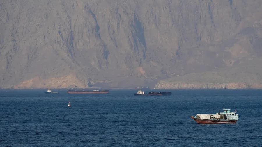 وفد عماني يسعى بين التهدئة والحسابات في طهران