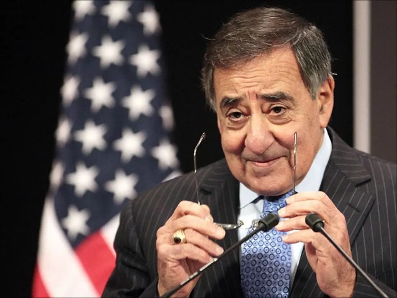 Former Defense Secretary: US in peril, Trump seeks exit