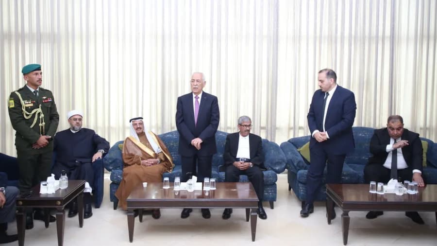 Al-Aisawy Offers Condolences on Sultan Al-Hattab's Passing