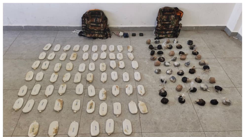 Forces stop unusual smuggling at border