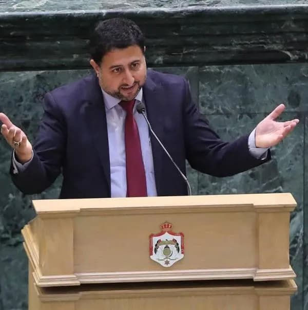 النائب الرقب يدعو لحل اللجنة القانونية أثناء مناقشة قانون الملكية
