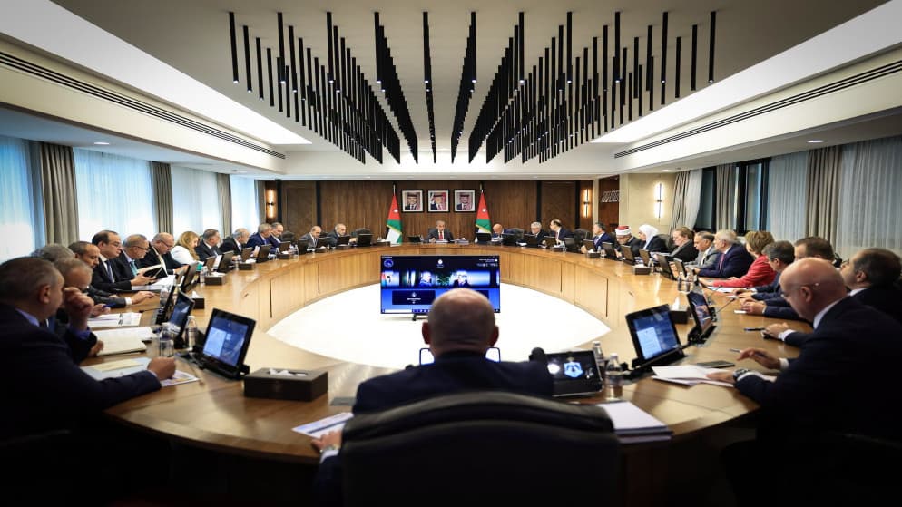 Government unveils plans for judicial and social reforms