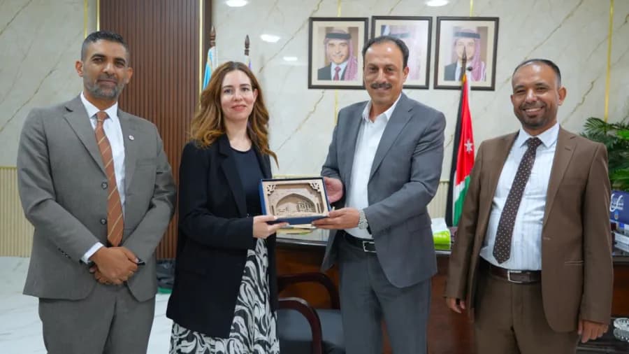 جامعة الزرقاء تنظم محاضرة حول القانون الإنساني