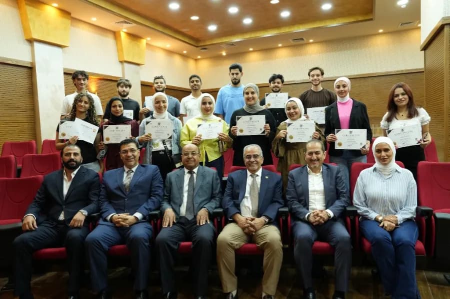 مستشار جامعة عمان يرعى حفل شهادات الطلبة