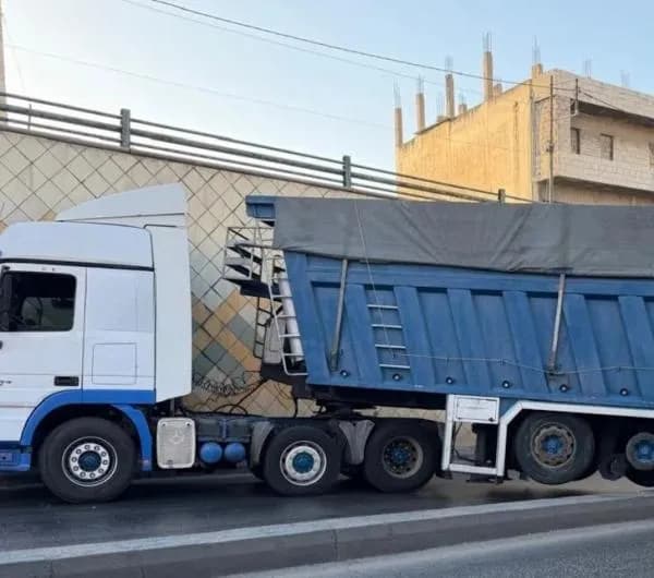 إغلاق نفق الجمرك بعد حادث تدهور شاحنة