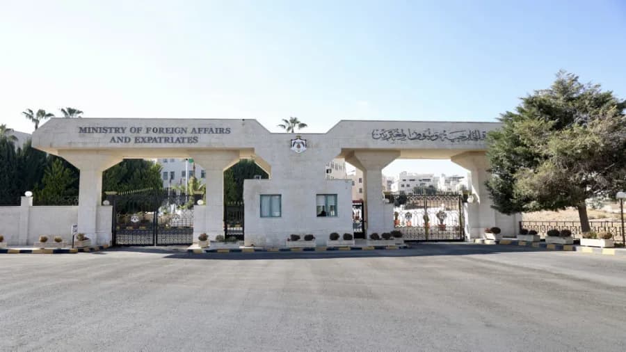 الصفدي والسعودي يبحثان الأوضاع الإقليمية