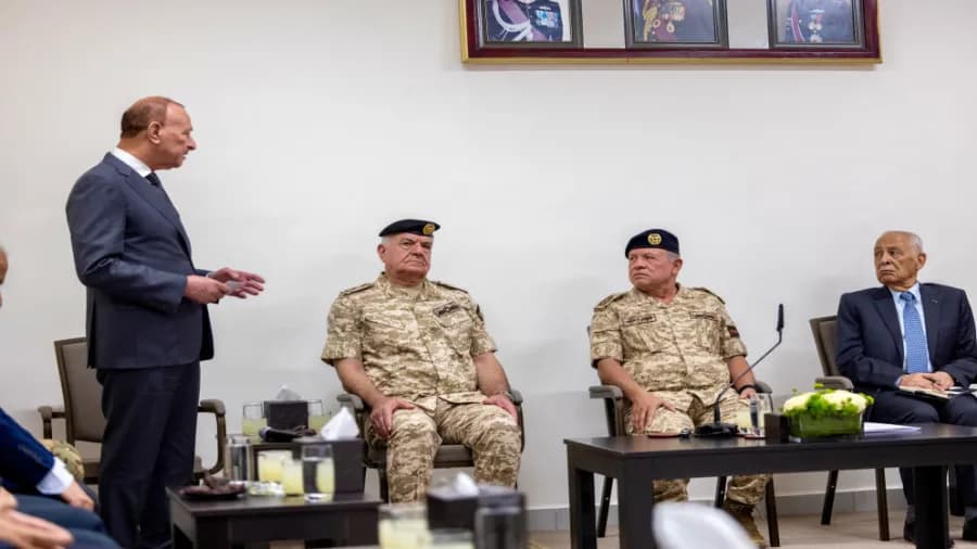 King holds meeting with comrades