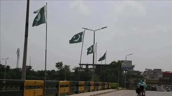 Pakistan moves toward Strait of Hormuz talks