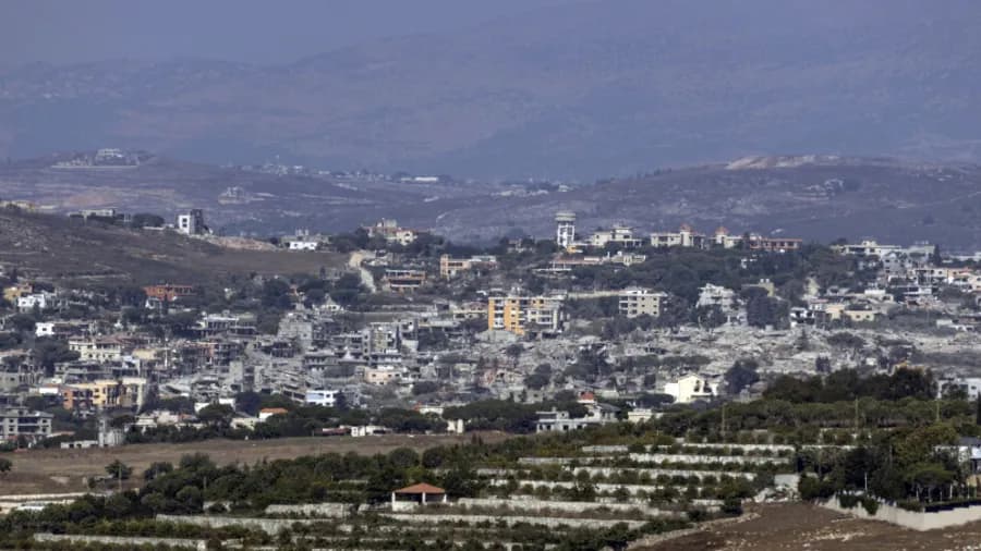 إسرائيل تستهدف ميس الجبل في لبنان