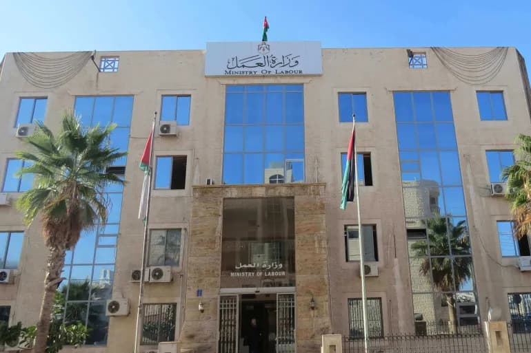 العمل يرفض تمديد تصويب أوضاع العمالة الاجنبية