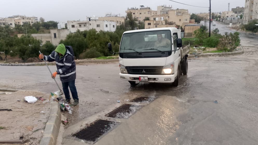 عمان تطلق خطة لسيول الأمطار