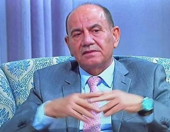 Professor Al-Awamleh advises student on religion and psychology