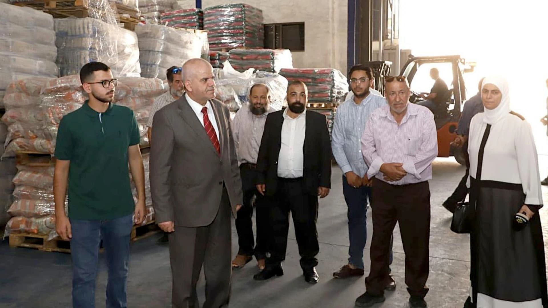 Charity hands out food to needy in Mawlid