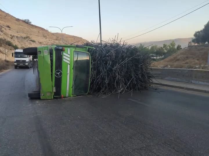Diana vehicle crash blocks lane